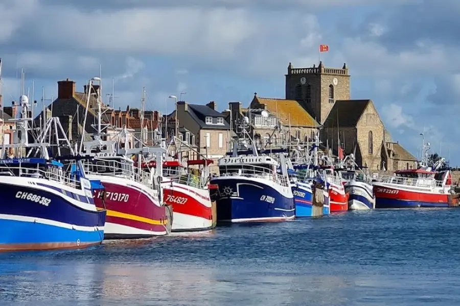 Port de Barfleur et bateaux de pêche